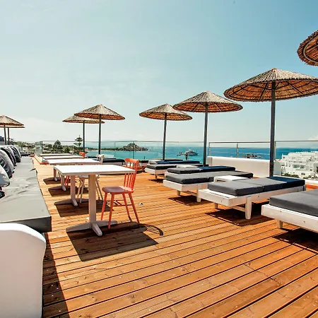 The George Mykonos Platísz Jalósz